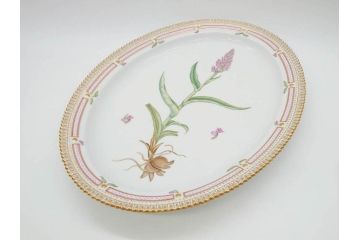 デンマーク　ROYAL COPENHAGEN(ロイヤルコペンハーゲン)　最高峰コレクション　フローラダニカ　プラター　優美なデザインが上品な印象を放つオーバルプレート(楕円プレート、大皿、洋食器)(R-073772)