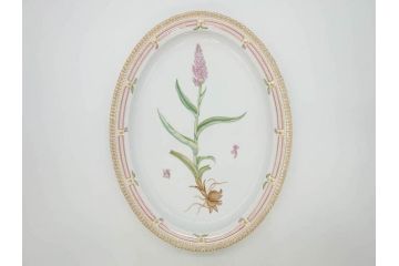 デンマーク　ROYAL COPENHAGEN(ロイヤルコペンハーゲン)　最高峰コレクション　フローラダニカ　プラター　優美なデザインが上品な印象を放つオーバルプレート(楕円プレート、大皿、洋食器)(R-073772)