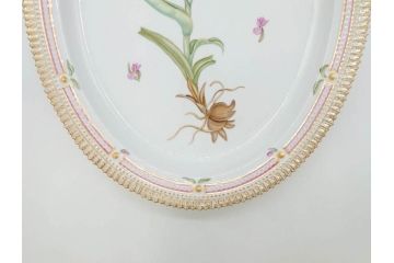 デンマーク　ROYAL COPENHAGEN(ロイヤルコペンハーゲン)　最高峰コレクション　フローラダニカ　プラター　優美なデザインが上品な印象を放つオーバルプレート(楕円プレート、大皿、洋食器)(R-073772)