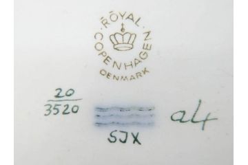 デンマーク　ROYAL COPENHAGEN(ロイヤルコペンハーゲン)　最高峰コレクション　フローラダニカ　プラター　優美なデザインが上品な印象を放つオーバルプレート(楕円プレート、大皿、洋食器)(R-073772)