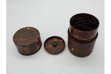 荒慶作　樺細工(桜皮細工)　和の趣を感じさせる渋い佇まいが魅力の茶筒(棗、茶器、茶入れ、茶道具、共箱付き)(R-073774)