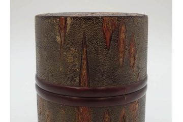 荒慶作　樺細工(桜皮細工)　和の趣を感じさせる渋い佇まいが魅力の茶筒(棗、茶器、茶入れ、茶道具、共箱付き)(R-073774)