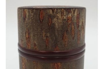 荒慶作　樺細工(桜皮細工)　和の趣を感じさせる渋い佇まいが魅力の茶筒(棗、茶器、茶入れ、茶道具、共箱付き)(R-073774)