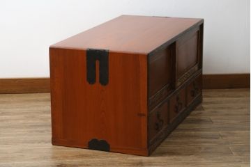 和製アンティーク　最高級上手物!!　特注品!!　前面欅(ケヤキ)材玉杢　黒柿くじゃく杢　側面・天板欅(ケヤキ)材　内部桐材　シックな佇まいが目を惹く凝った作り込みの時代箪笥ローボード(テレビ台、収納箪笥、和タンス、時代箪笥、引き出し、戸棚、収納棚)(R-073776)