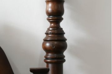 中古　激レア　希少な絶版品!!　Ralph Lauren Home(ラルフローレンホーム)　上品な雰囲気漂う特大ベッドフレーム(クイーンサイズ、木製ベッド)(定価約145万円)(R-073779)