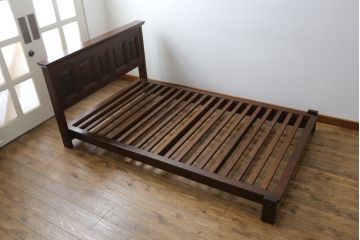 中古　美品　松本民芸家具　すのこ付き　特注サイズの希少なベッドフレーム(セミダブル〜ダブル)(R-073780)