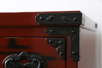 中古　美品　最高級特注品　超希少　激レア品　根来塗り　桜木作　朱色と黒のコントラストが美しい岩谷堂箪笥(和タンス、整理箪笥、収納箪笥、衣装箪笥、引き出し)(定価推定約90万円)(R-073781)