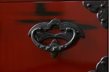 中古　美品　最高級特注品　超希少　激レア品　根来塗り　桜木作　朱色と黒のコントラストが美しい岩谷堂箪笥(和タンス、整理箪笥、収納箪笥、衣装箪笥、引き出し)(定価推定約90万円)(R-073781)