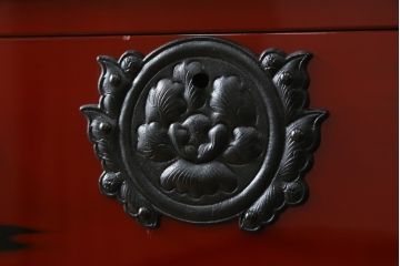 中古　美品　最高級特注品　超希少　激レア品　根来塗り　桜木作　朱色と黒のコントラストが美しい岩谷堂箪笥(和タンス、整理箪笥、収納箪笥、衣装箪笥、引き出し)(定価推定約90万円)(R-073781)