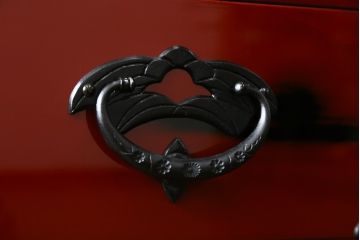 中古　美品　最高級特注品　超希少　激レア品　根来塗り　桜木作　朱色と黒のコントラストが美しい岩谷堂箪笥(和タンス、整理箪笥、収納箪笥、衣装箪笥、引き出し)(定価推定約90万円)(R-073781)