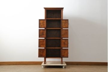 中古　美品　希少品　伝統的工芸品　松本民芸家具　総欅(ケヤキ)材　李朝　品のあるデザインが美しい漆塗り五層戸棚(飾り棚、収納棚、キャビネット)(定価約151万円)(R-073782)