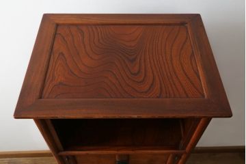 中古　美品　希少品　伝統的工芸品　松本民芸家具　総欅(ケヤキ)材　李朝　品のあるデザインが美しい漆塗り五層戸棚(飾り棚、収納棚、キャビネット)(定価約151万円)(R-073782)