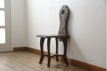 中古　美品!!　軽井沢彫り　シックな色合いと優美な曲線デザインが魅力のチェア(板座チェア、ダイニングチェア、イス、椅子)(R-073783)