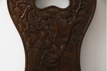 中古　美品!!　軽井沢彫り　シックな色合いと優美な曲線デザインが魅力のチェア(板座チェア、ダイニングチェア、イス、椅子)(R-073783)