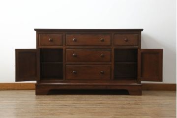 中古　美品　松本民芸家具　特注品!　洗練された佇まいが品の良さを高めるサイドボード(リビングボード、サイドキャビネット、サイドチェスト、引き出し、収納棚、戸棚)(R-073784)