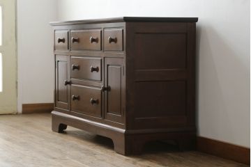中古　美品　松本民芸家具　特注品!　洗練された佇まいが品の良さを高めるサイドボード(リビングボード、サイドキャビネット、サイドチェスト、引き出し、収納棚、戸棚)(R-073784)