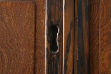 和製アンティーク　最高級上手物!!　特注品!!　前面欅(ケヤキ)材玉杢　黒柿くじゃく杢　側面・天板欅(ケヤキ)材　内部桐材　シックな佇まいが目を惹く凝った作り込みの三段重ね時代箪笥(収納箪笥、衣装箪笥、和タンス、引き出し)(R-073786)