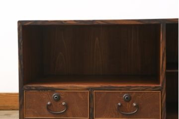 和製アンティーク　最高級上手物!!　特注品!!　前面欅(ケヤキ)材玉杢　黒柿くじゃく杢　側面・天板欅(ケヤキ)材　内部桐材　シックな佇まいが目を惹く凝った作り込みの時代箪笥ローボード(テレビ台、テレビボード、収納箪笥、和タンス、引き出し、戸棚、収納棚)(R-073787)