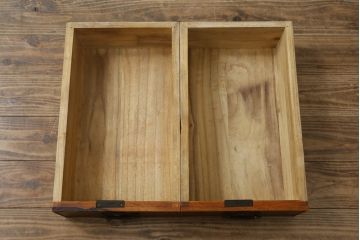 和製アンティーク　最高級上手物!!　特注品!!　前面欅(ケヤキ)材玉杢　黒柿くじゃく杢　側面・天板欅(ケヤキ)材　内部桐材　シックな佇まいが目を惹く凝った作り込みの時代箪笥ローボード(テレビ台、テレビボード、収納箪笥、和タンス、引き出し、戸棚、収納棚)(R-073787)