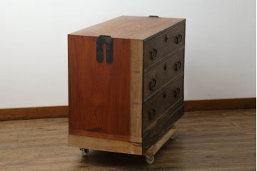 和製アンティーク　最高級上手物!!　特注品!!　前面欅(ケヤキ)材玉杢　黒柿くじゃく杢　側面・天板欅(ケヤキ)材　内部桐材　シックな佇まいが目を惹く凝った作り込みの時代箪笥ローボード(テレビ台、テレビボード、収納箪笥、衣装箪笥、和タンス、引き出し、ローチェスト)(R-073789)