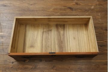 和製アンティーク　最高級上手物!!　特注品!!　前面欅(ケヤキ)材玉杢　黒柿くじゃく杢　側面・天板欅(ケヤキ)材　内部桐材　シックな佇まいが目を惹く凝った作り込みの時代箪笥ローボード(テレビ台、テレビボード、収納箪笥、衣装箪笥、和タンス、引き出し、ローチェスト)(R-073789)