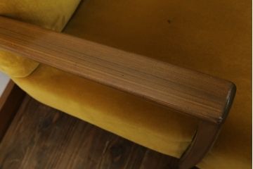 和製アンティーク　鮮やかな色味でお部屋のアクセントにおすすめのレトロな3人掛けソファ(アームソファ、3P、トリプルソファ)(R-073790)