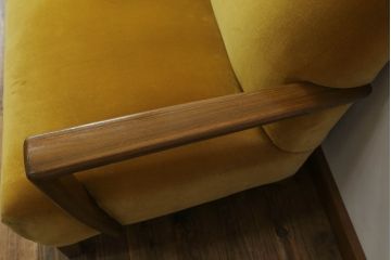和製アンティーク　鮮やかな色味でお部屋のアクセントにおすすめのレトロな3人掛けソファ(アームソファ、3P、トリプルソファ)(R-073790)