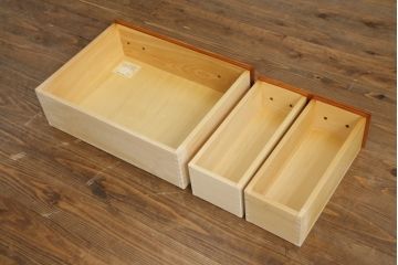 中古　美品!!　横浜クラシック家具　ダニエル(daniel)　アーリーアメリカンシリーズ　A-109　　カントリースタイルにおすすめなチェスト(小抽斗タンス、引き出し、洋服タンス、ハイチェスト)(定価約35万円)(R-073794)