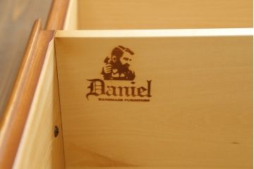 中古　美品!!　横浜クラシック家具　ダニエル(daniel)　アーリーアメリカンシリーズ　A-109　　カントリースタイルにおすすめなチェスト(小抽斗タンス、引き出し、洋服タンス、ハイチェスト)(定価約35万円)(R-073794)