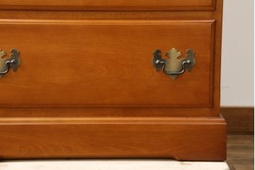 中古　美品!!　横浜クラシック家具　ダニエル(daniel)　アーリーアメリカンシリーズ　A-109　　カントリースタイルにおすすめなチェスト(小抽斗タンス、引き出し、洋服タンス、ハイチェスト)(定価約35万円)(R-073794)