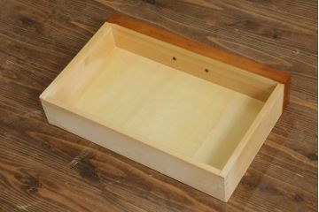 中古　美品　横浜ダニエル(daniel)　品のある佇まいが魅力的なコーナーキャビネット(コーナーラック、飾り棚、陳列棚、食器棚、カップボード)(R-073796)