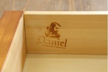 中古　美品　横浜ダニエル(daniel)　品のある佇まいが魅力的なコーナーキャビネット(コーナーラック、飾り棚、陳列棚、食器棚、カップボード)(R-073796)