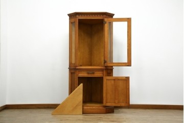 中古　美品　横浜ダニエル(daniel)　品のある佇まいが魅力的なコーナーキャビネット(コーナーラック、飾り棚、陳列棚、食器棚、カップボード)(R-073796)