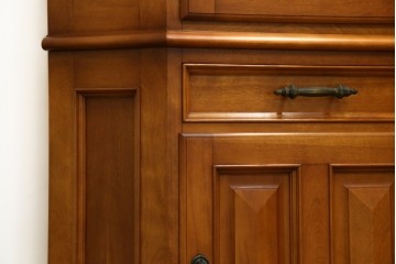 中古　美品　横浜ダニエル(daniel)　品のある佇まいが魅力的なコーナーキャビネット(コーナーラック、飾り棚、陳列棚、食器棚、カップボード)(R-073796)