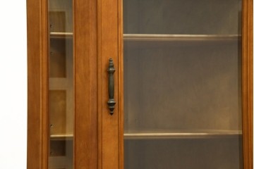 中古　美品　横浜ダニエル(daniel)　品のある佇まいが魅力的なコーナーキャビネット(コーナーラック、飾り棚、陳列棚、食器棚、カップボード)(R-073796)