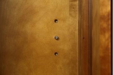 中古　美品　横浜ダニエル(daniel)　品のある佇まいが魅力的なコーナーキャビネット(コーナーラック、飾り棚、陳列棚、食器棚、カップボード)(R-073796)