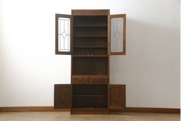 中古　美品!!　三越家具(現カントリーハウス)　Brugge(ブルージュ)　ステンドグラスが上品な雰囲気を醸し出すキャビネット(収納棚、戸棚、飾り棚、本箱、ブックケース、カップボード)(R-073797)