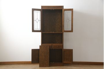 中古　美品!!　三越家具(現カントリーハウス)　Brugge(ブルージュ)　ステンドグラスが上品な雰囲気を醸し出すキャビネット(収納棚、戸棚、飾り棚、本箱、ブックケース、カップボード)(R-073797)