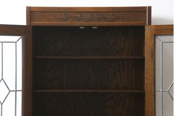 中古　美品!!　三越家具(現カントリーハウス)　Brugge(ブルージュ)　ステンドグラスが上品な雰囲気を醸し出すキャビネット(収納棚、戸棚、飾り棚、本箱、ブックケース、カップボード)(R-073797)