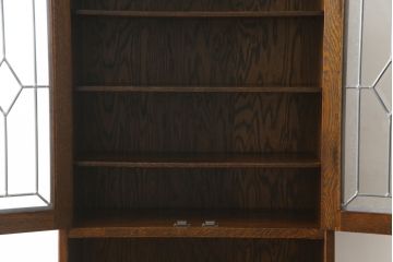 中古　美品!!　三越家具(現カントリーハウス)　Brugge(ブルージュ)　ステンドグラスが上品な雰囲気を醸し出すキャビネット(収納棚、戸棚、飾り棚、本箱、ブックケース、カップボード)(R-073797)