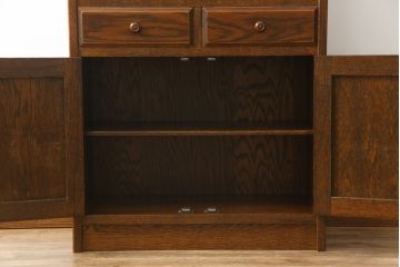 中古　美品!!　三越家具(現カントリーハウス)　Brugge(ブルージュ)　ステンドグラスが上品な雰囲気を醸し出すキャビネット(収納棚、戸棚、飾り棚、本箱、ブックケース、カップボード)(R-073797)