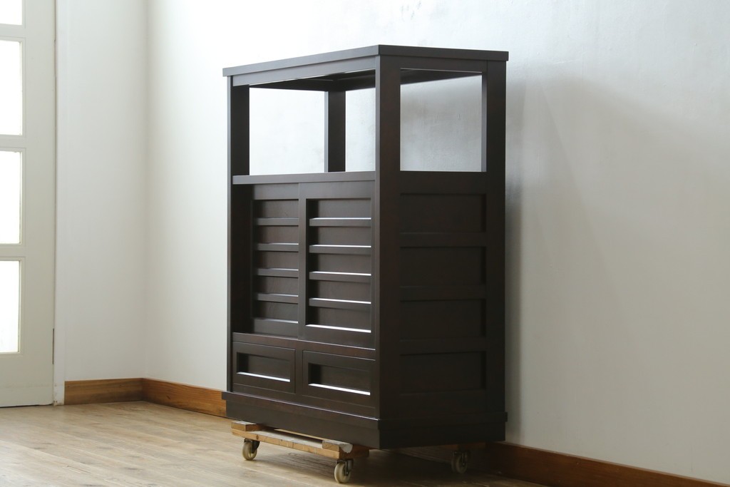 中古　北海道民芸家具　HM105　モダンな高山デザインが魅力の茶箪笥　定価約23万円　(R-073798)