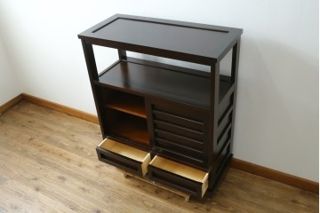 中古　北海道民芸家具　HM105　モダンな高山デザインが魅力の茶箪笥　定価約23万円　(R-073798)