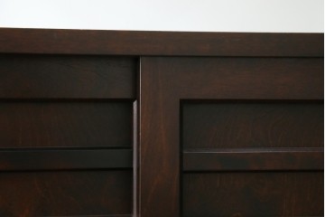 中古　北海道民芸家具　HM105　モダンな高山デザインが魅力の茶箪笥　定価約23万円　(R-073798)