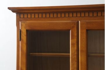 中古　美品　横浜ダニエル(daniel)　温かみのある木の色合いが魅力的なキャビネット(カップボード、食器棚、戸棚、収納棚、飾り棚)(R-073799)