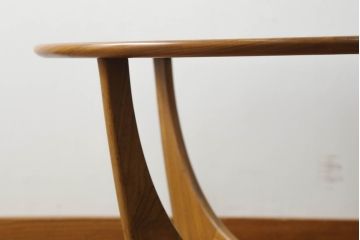 イギリスビンテージ　G-PLAN(ジープラン)　北欧家具　脚のデザインがおしゃれ!空間のアクセントになるガラストップローテーブル(ラウンドテーブル、センターテーブル、コーヒーテーブル、サイドテーブル、ヴィンテージ、英国)(R-073800)