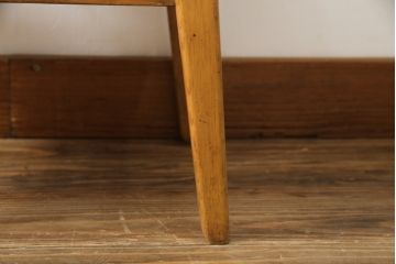 イギリスビンテージ　G-PLAN(ジープラン)　オーク材　小振りで可愛らしい佇まいのサイドテーブル(ナイトテーブル、花台、飾り台、ヴィンテージ、英国、北欧)(R-073803)