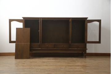 中古　美品!!　飛騨産業　キツツキ　穂高シリーズ　ナラ材　上品な佇まいで落ち着きのある空間を演出するサイドボード(サイドキャビネット、戸棚、収納棚、リビングボード)(定価約30万円)(R-073805)