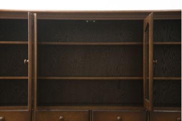 中古　美品!!　飛騨産業　キツツキ　穂高シリーズ　ナラ材　上品な佇まいで落ち着きのある空間を演出するサイドボード(サイドキャビネット、戸棚、収納棚、リビングボード)(定価約30万円)(R-073805)