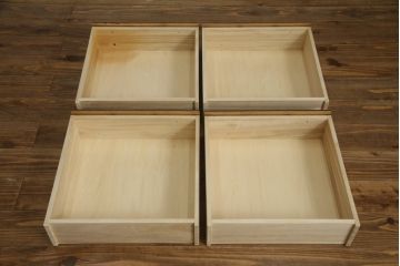中古　美品!!　飛騨産業　キツツキ　穂高シリーズ　ナラ材　上品な佇まいで落ち着きのある空間を演出するサイドボード(サイドキャビネット、戸棚、収納棚、リビングボード)(定価約30万円)(R-073805)